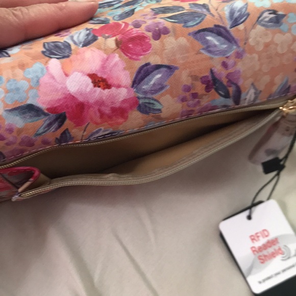 🌸NEW🌸 Julia Buxton RFID Reader Shield Flower Wallet - Picture 12 of 16